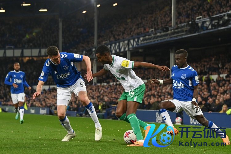 阿邦拉霍：脚下伊萨克的水准高于哈兰德体育录像/图片，他是枪手急需签下的球员